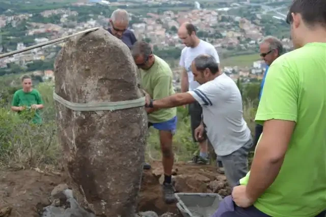 Aixecament del menhir de la Creu de Castellar 21-09-2014